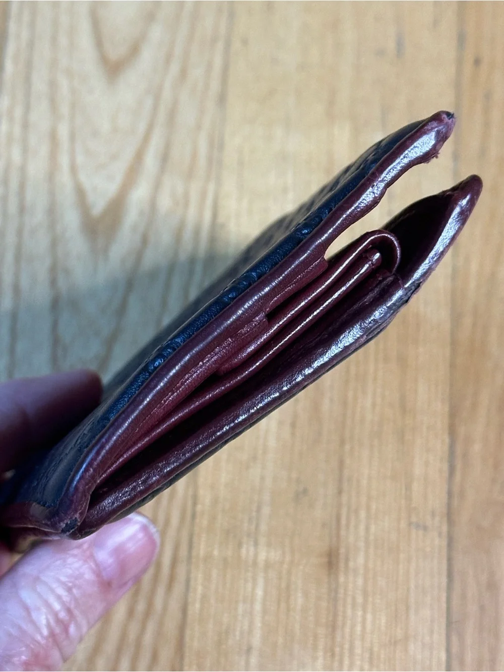 Gucci Navy & Burgundy Microguccissima GG Leather Bifold Wallet